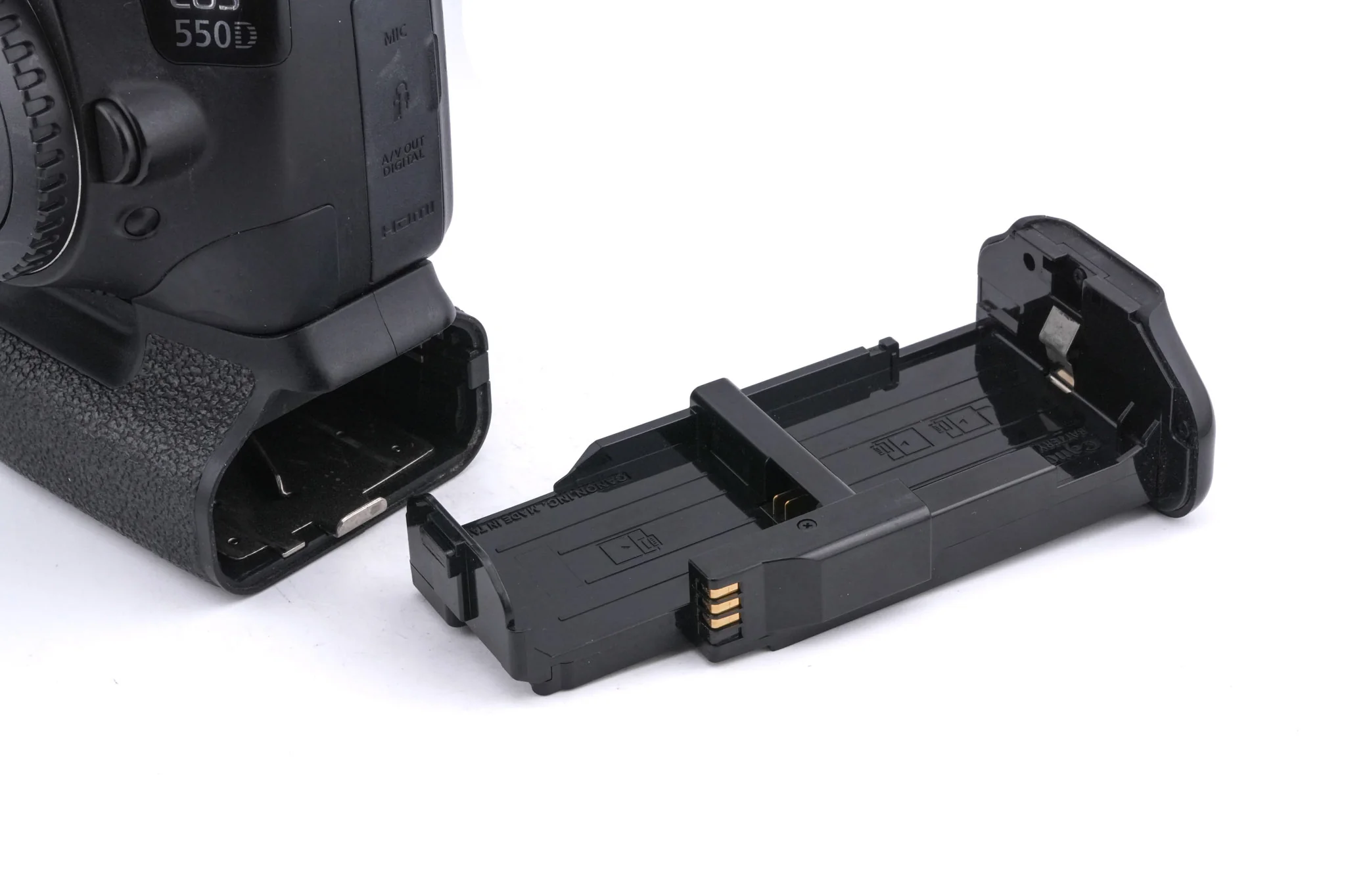 Canon EOS 550D + BG-E8 Battery Grip - Image 11