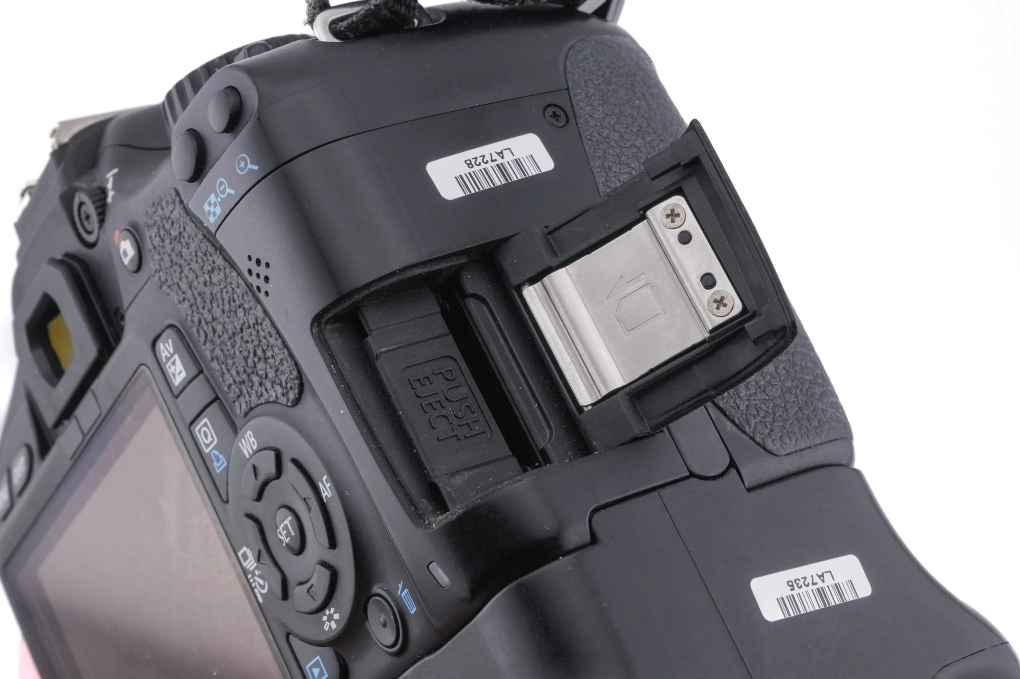 Canon EOS 550D + BG-E8 Battery Grip - Image 8