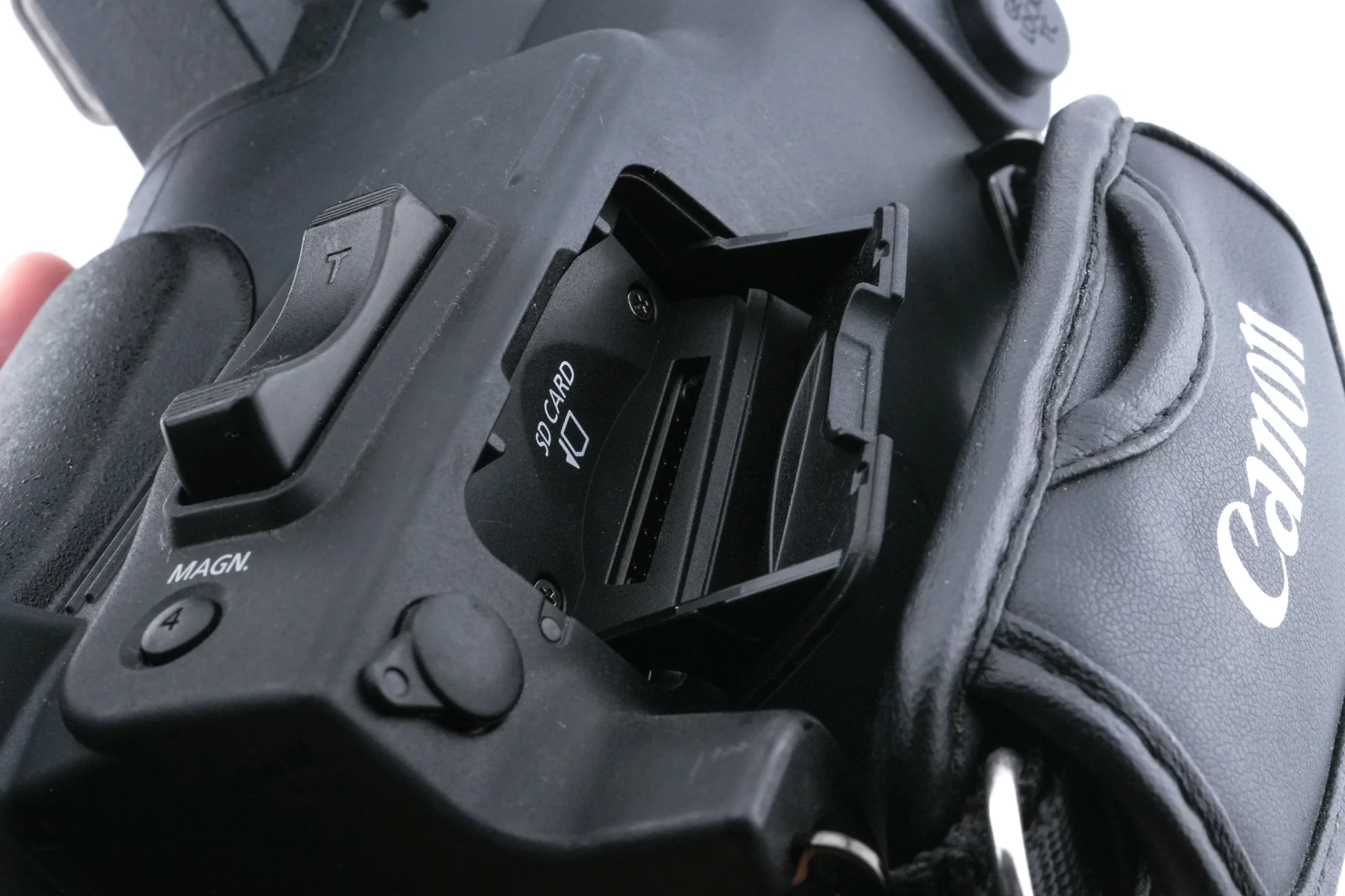 Canon XF105 - Image 11