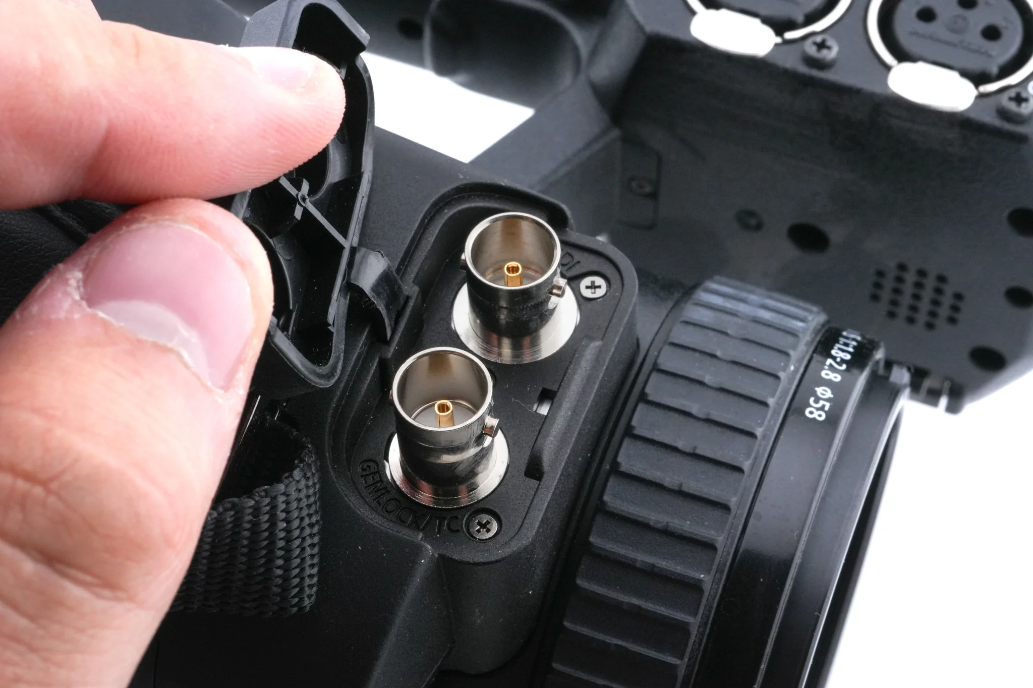 Canon XF105 - Image 12