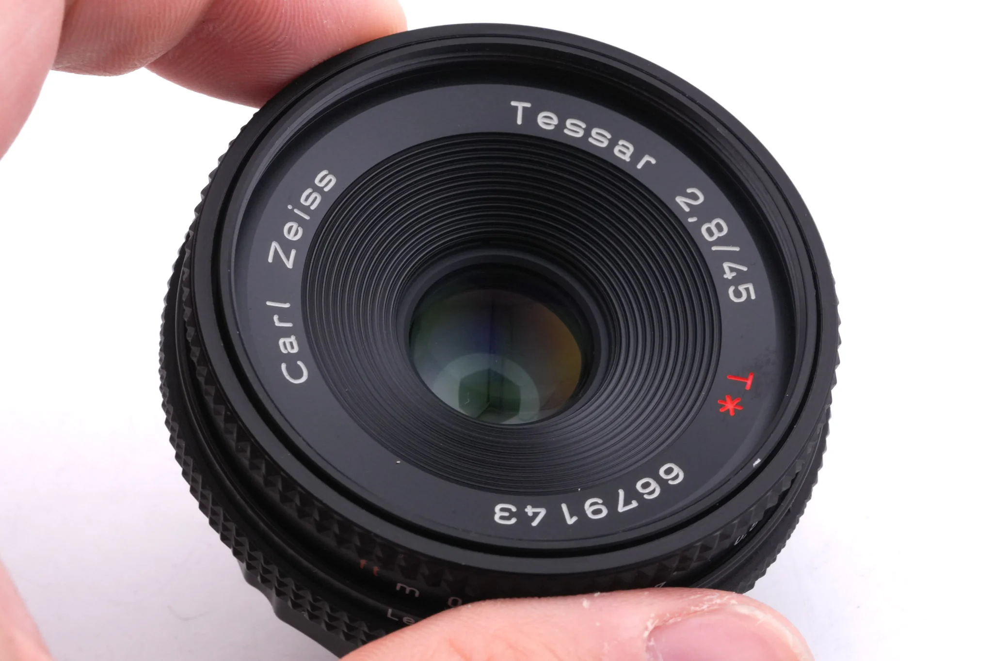 Carl Zeiss 45mm f2.8 Tessar T* (AE) - Image 3