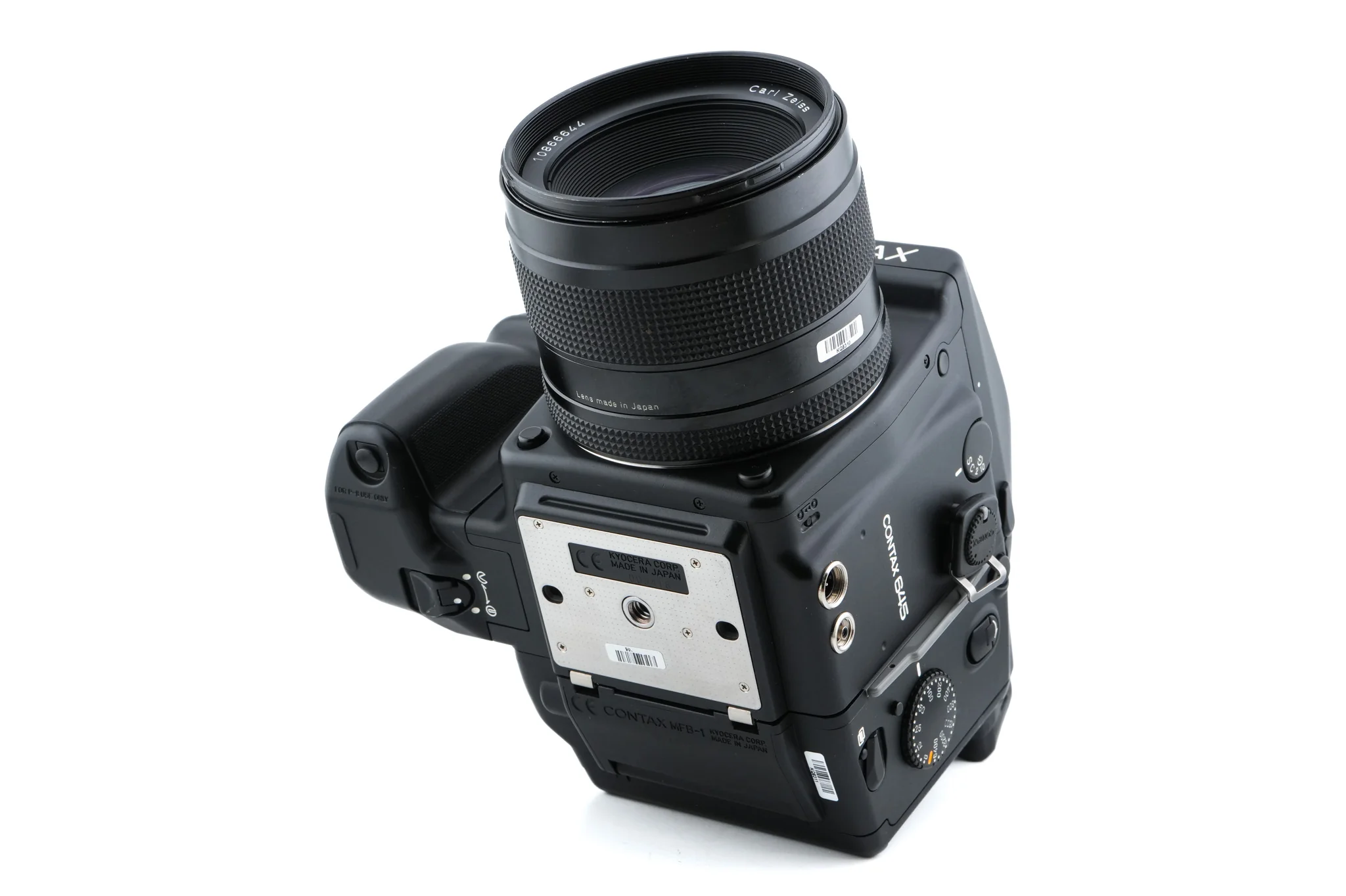 Contax 645 + MF-1 AE Prism Finder + MFB-1 120/220 Film Back Holder + 80mm f2 Planar T* - Image 4