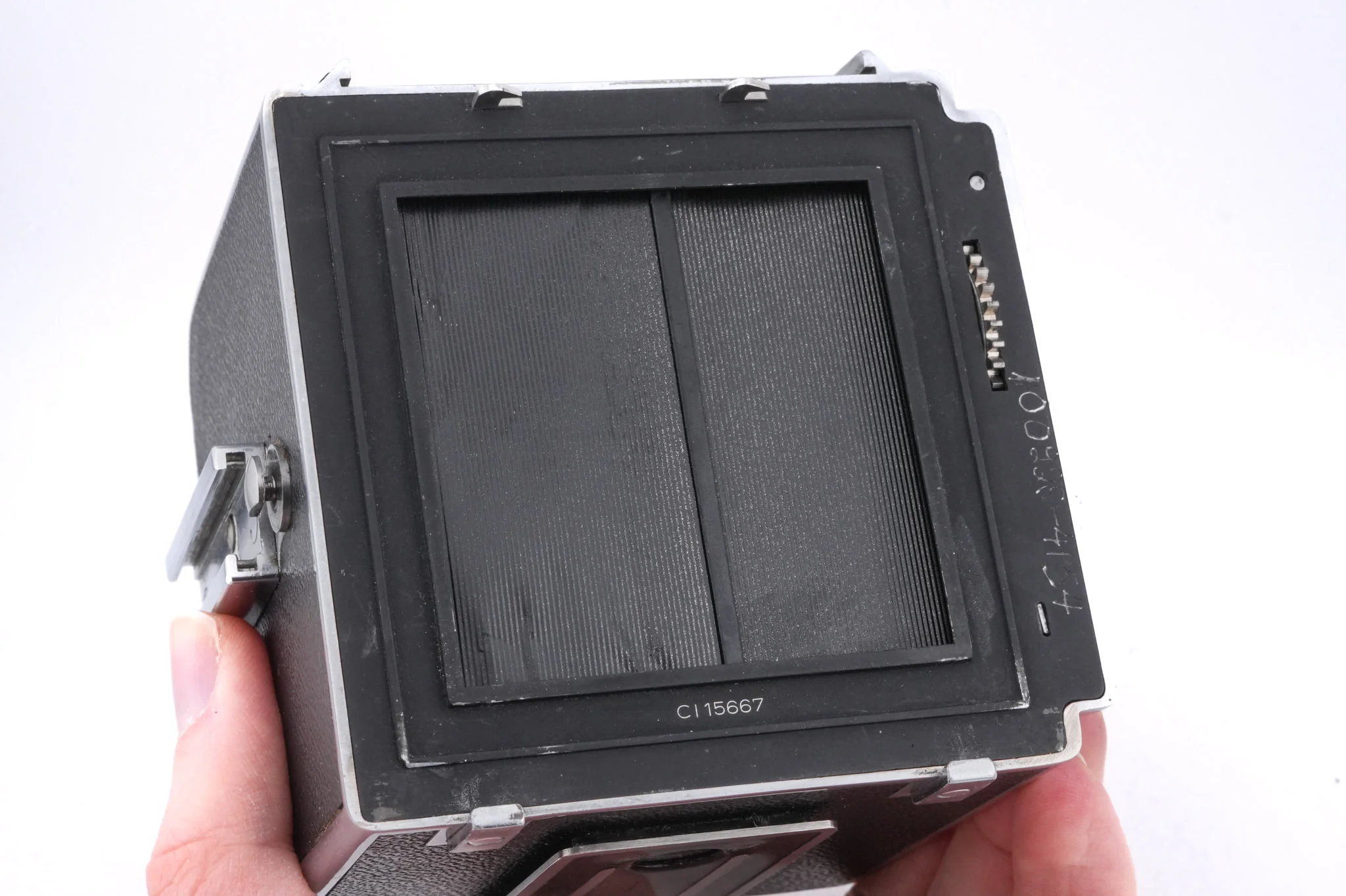 Hasselblad 1000F (8012) + Waist Level Finder (FUJUC) + 80mm f2.8 Tessar T Opton (OBTU / 8055) + 12 Film Magazine - Image 9