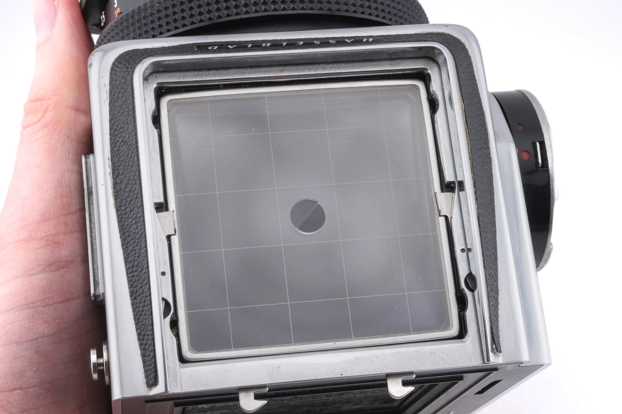 Hasselblad 500C/M (Silver, 10026) + A12N Film Magazine + Waist Level Finder (New / Chrome, 42315) + 80mm f2.8 Planar T* CF (20029) - Image 8