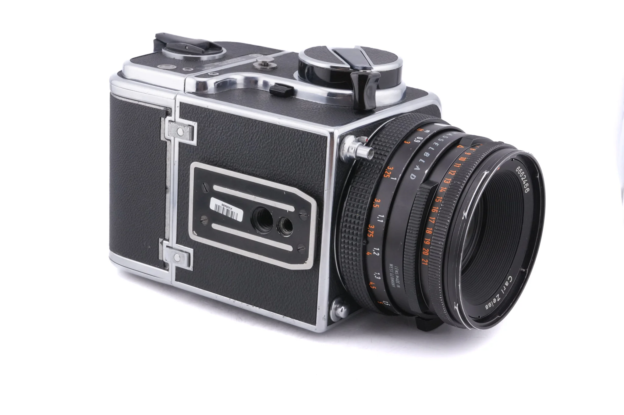 Hasselblad 500C/M (Silver, 10026) + 80mm f2.8 Planar T* CF (20029) + Waist Level Finder (New / Chrome, 42315) + A12N Film Magazine + Standard Focusing Screen (42161) - Image 6
