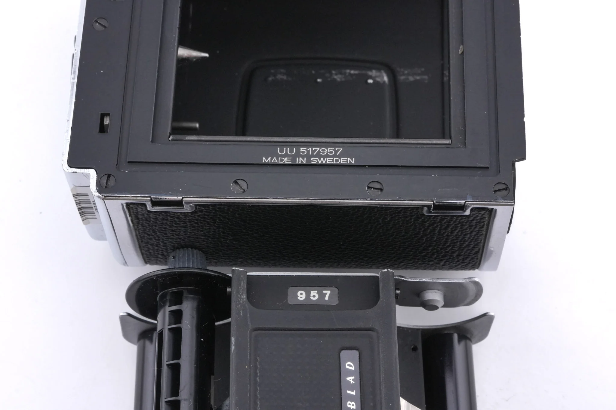 Hasselblad 500C/M (Silver, 10026) + Waist Level Finder (Old / Silver, 42021) + 80mm f2.8 Planar T* CF (20029) + Standard Focusing Screen (42161) + A12 Film Magazine (Silver, 30074) - Image 12