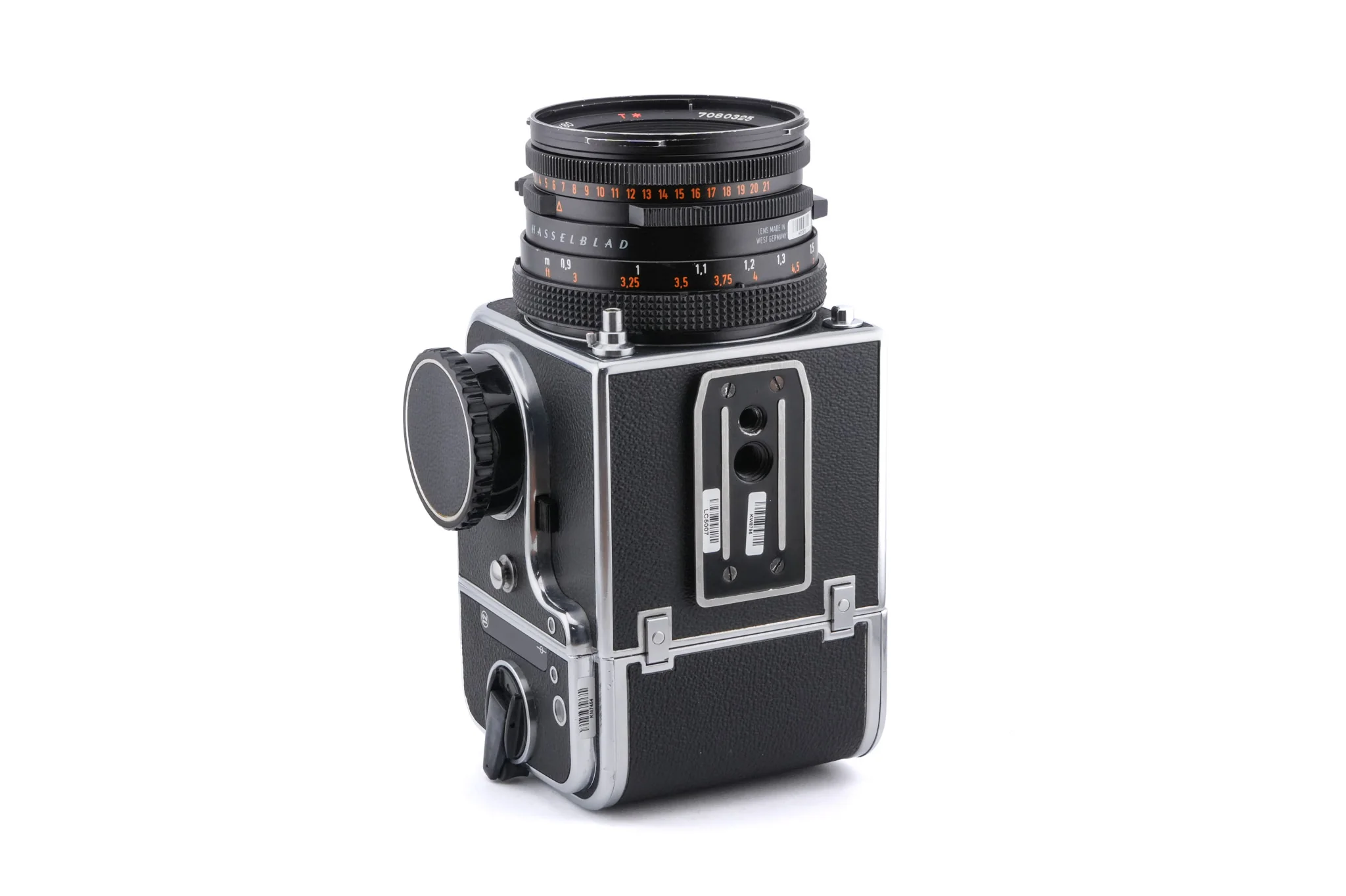 Hasselblad 500C/M (Silver, 10026) + Waist Level Finder (Old / Silver, 42021) + 80mm f2.8 Planar T* CF (20029) + Standard Focusing Screen (42161) + A12 Film Magazine (Silver, 30074) - Image 5