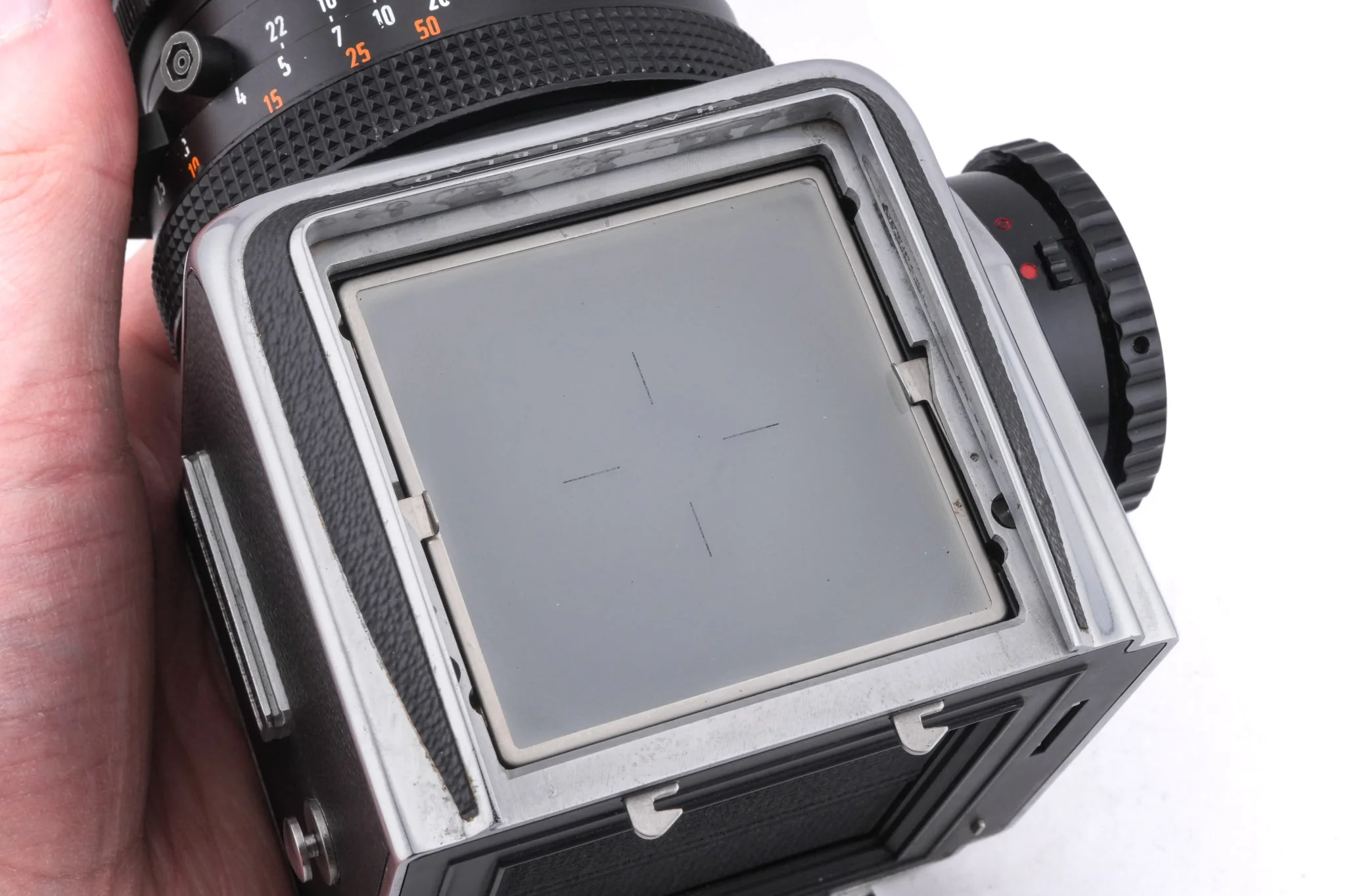 Hasselblad 500C/M (Silver, 10026) + Waist Level Finder (Old / Silver, 42021) + 80mm f2.8 Planar T* CF (20029) + Standard Focusing Screen (42161) + A12 Film Magazine (Silver, 30074) - Image 8