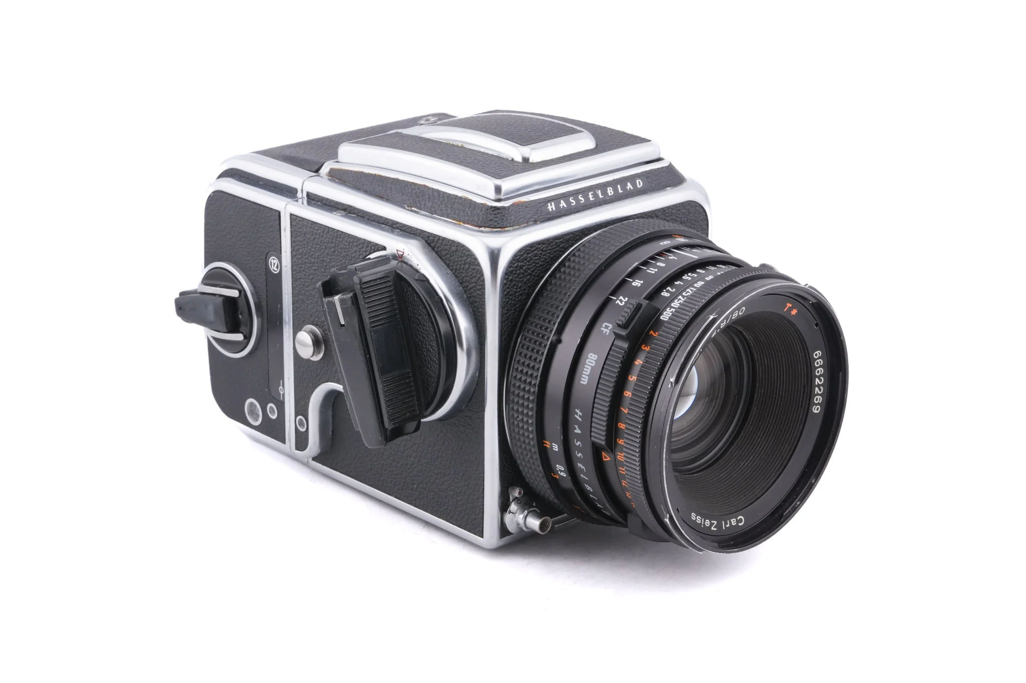 Hasselblad 500C/M (Silver, 10026) + 80mm f2.8 Planar T* CF (20029) + A12 Film Magazine (Silver, 30074) + Waist Level Finder (Old / Silver, 42021) + Standard Focusing Screen (42161) - Image 2