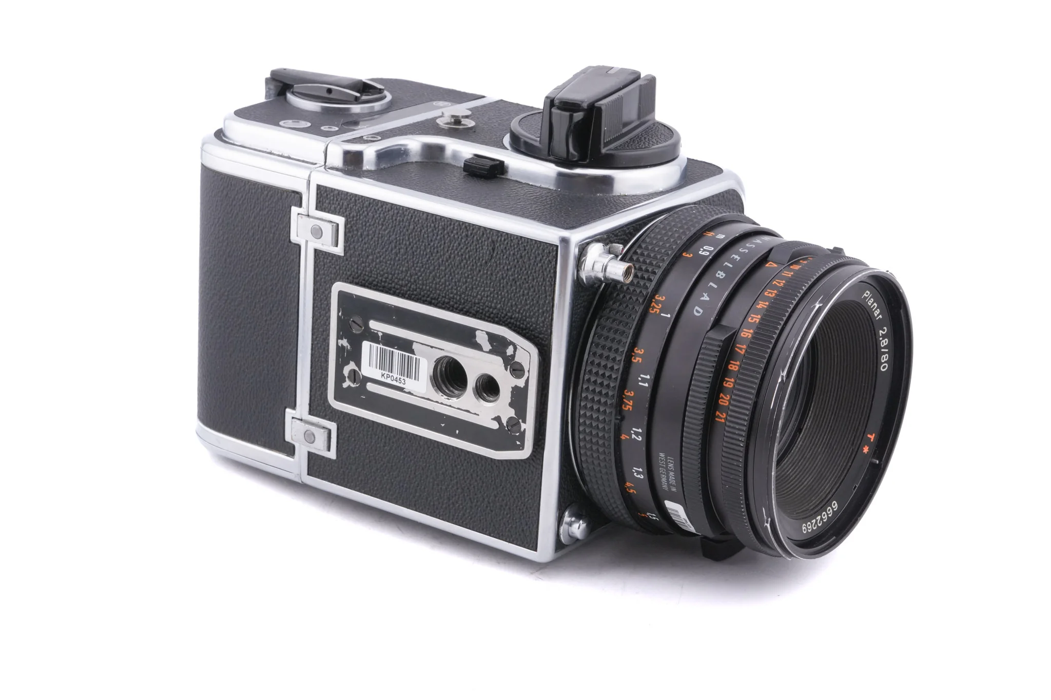 Hasselblad 500C/M (Silver, 10026) + 80mm f2.8 Planar T* CF (20029) + A12 Film Magazine (Silver, 30074) + Waist Level Finder (Old / Silver, 42021) + Standard Focusing Screen (42161) - Image 6