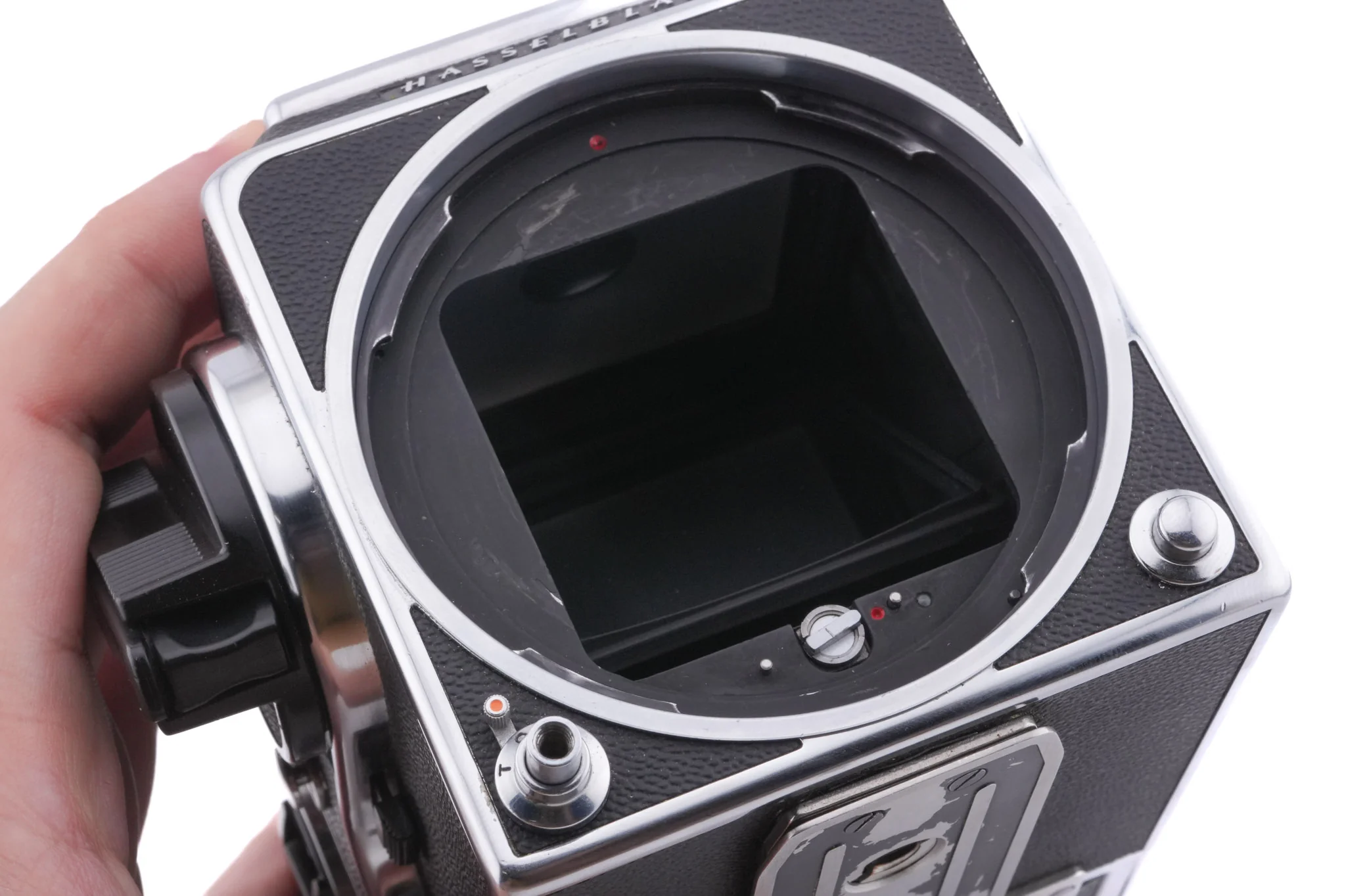 Hasselblad 500C/M (Silver, 10026) + 80mm f2.8 Planar T* CF (20029) + A12 Film Magazine (Silver, 30074) + Checked Focusing Screen with Central Grid (42250) + Waist Level Finder (Old / Silver, 42021) - Image 9