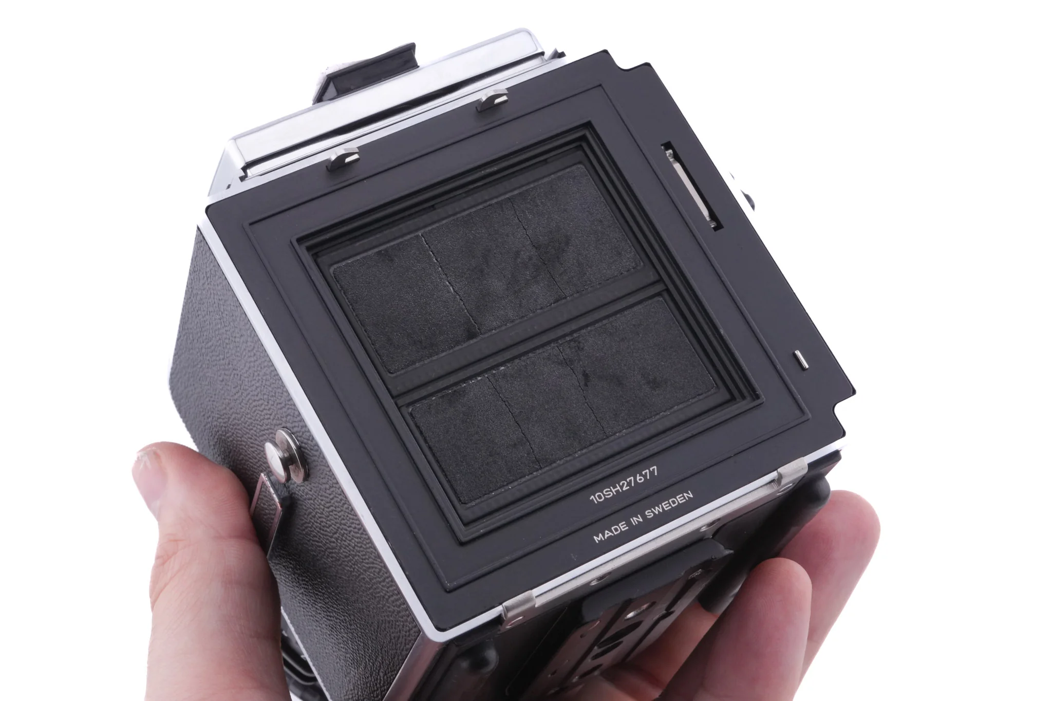Hasselblad 501CM (Silver, 10238) + 80mm f2.8 Planar T* CFE (20034) + Acute Matte D Grid / Split Image Focusing Screen (42217) + A12N Film Magazine + Waist Level Finder (New / Chrome, 42315) - Image 11