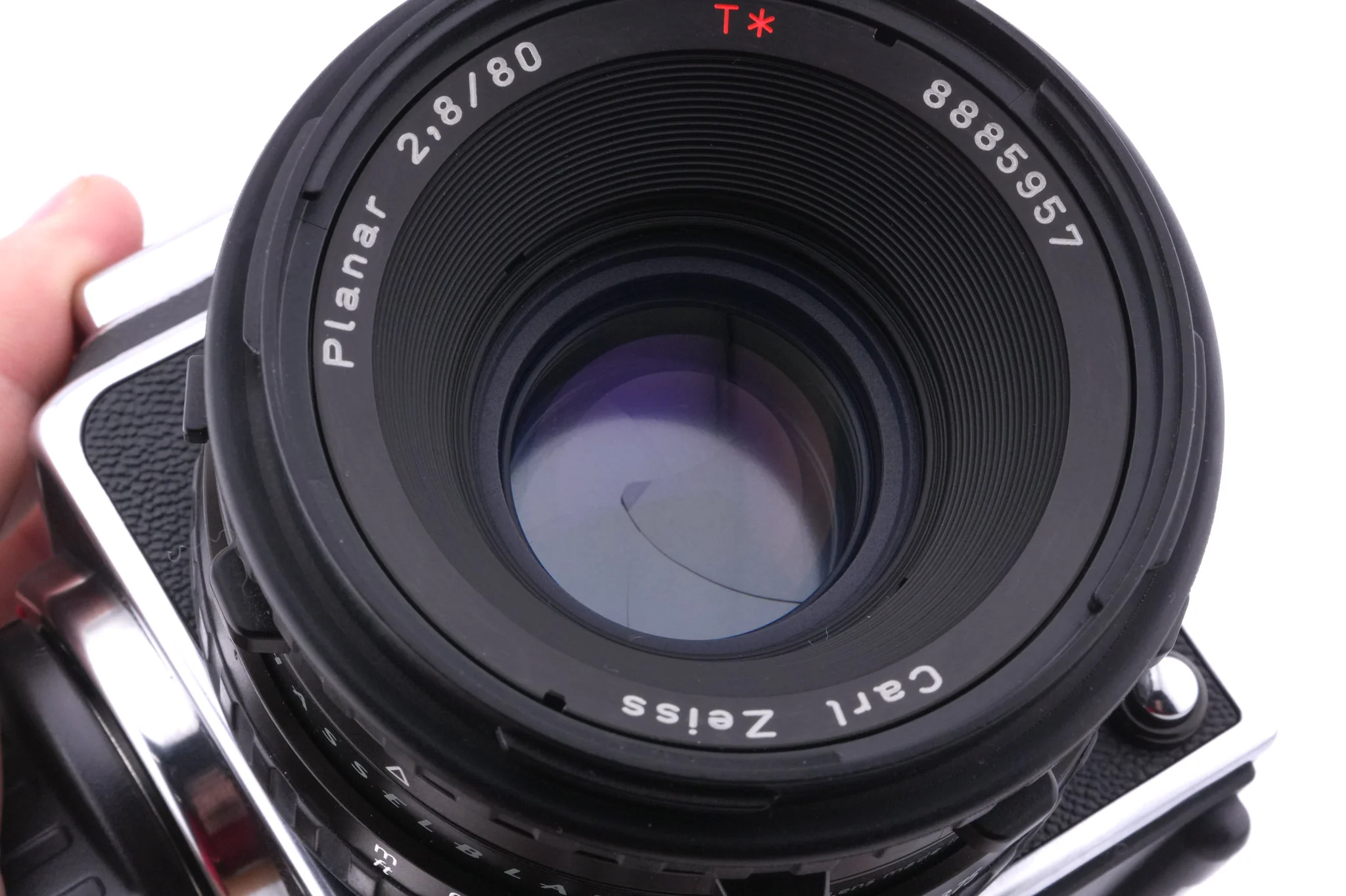 Hasselblad 501CM (Silver, 10238) + 80mm f2.8 Planar T* CFE (20034) + Acute Matte D Grid / Split Image Focusing Screen (42217) + A12N Film Magazine + Waist Level Finder (New / Chrome, 42315) - Image 7