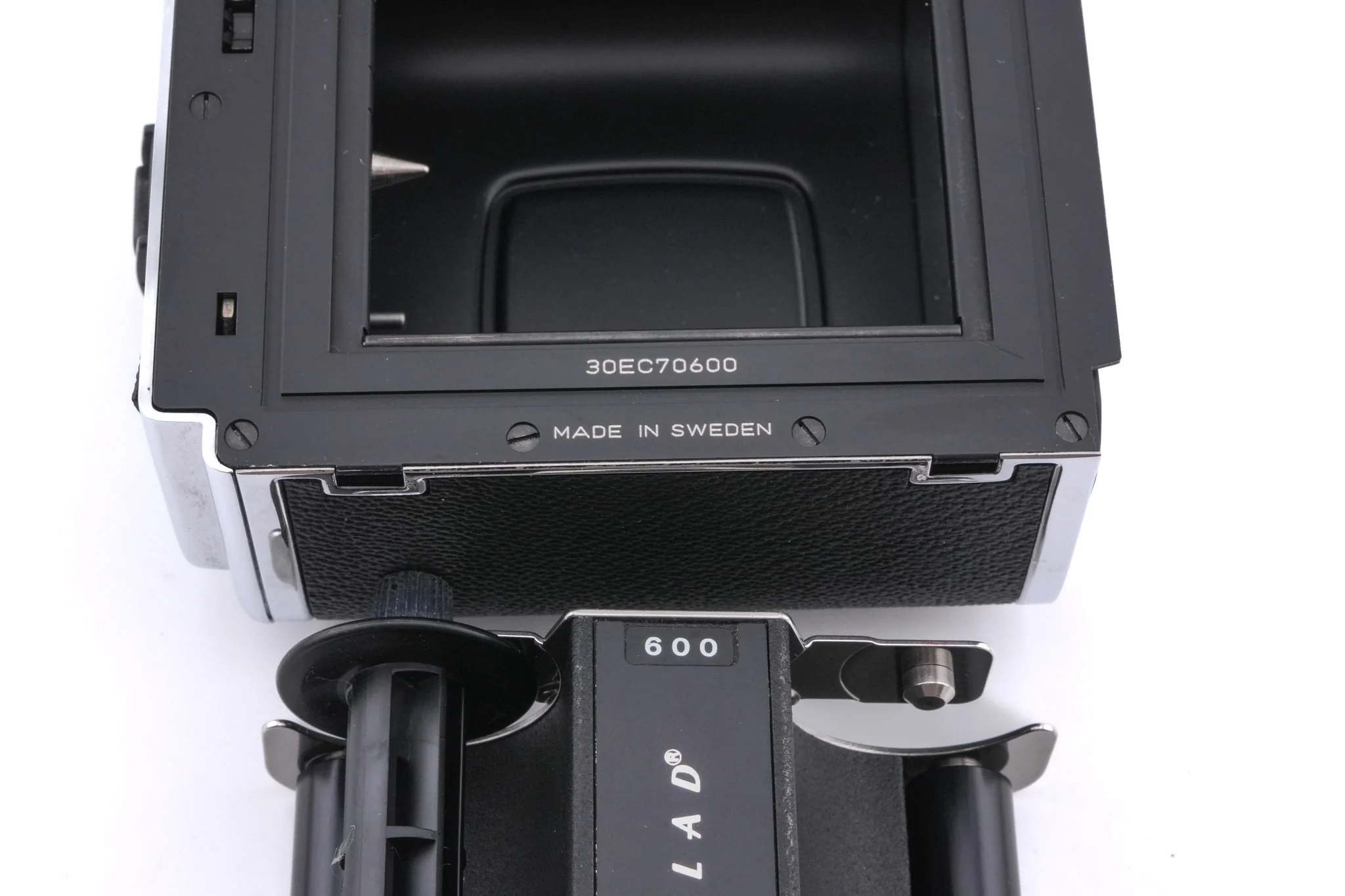 Hasselblad 503CX (Silver, 10026) + A12N Film Magazine + Waist Level Finder (New / Chrome, 42315) + Acute Matte D Standard Focusing Screen (42204) + 60mm f3.5 Distagon T* CFi - Image 14