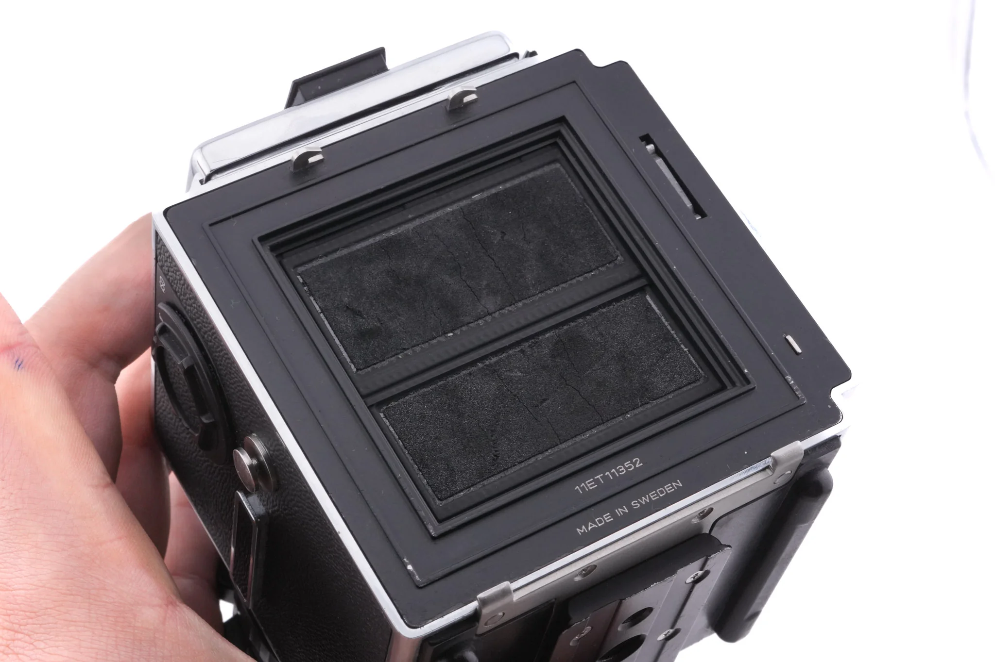 Hasselblad 503CXi (Silver, 10026) + 80mm f2.8 Planar T* CFE (20034) + A12N Film Magazine + Waist Level Finder (New / Chrome, 42315) + Acute Matte Focusing Screen (42165) - Image 10