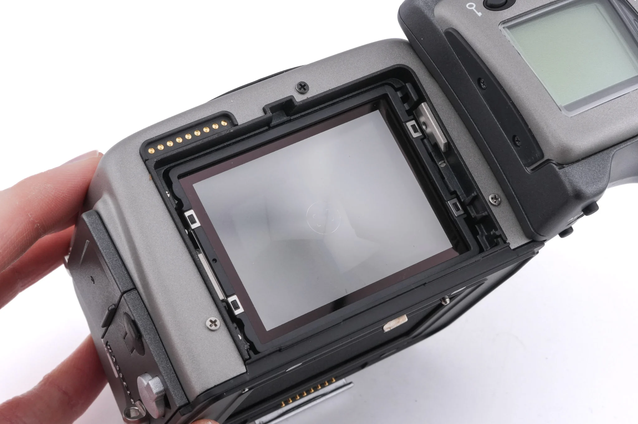 Hasselblad H3DII + H3DII-50MS (Multishot) Digital Back + HVD 90x Viewfinder - Image 9