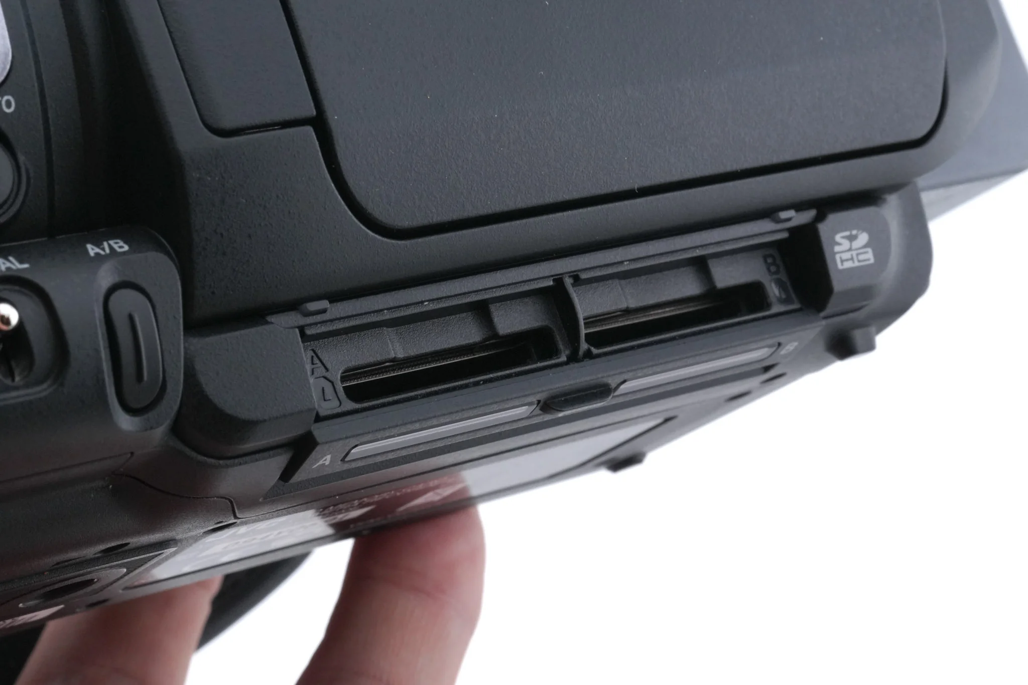 JVC GY-HM100E - Image 7