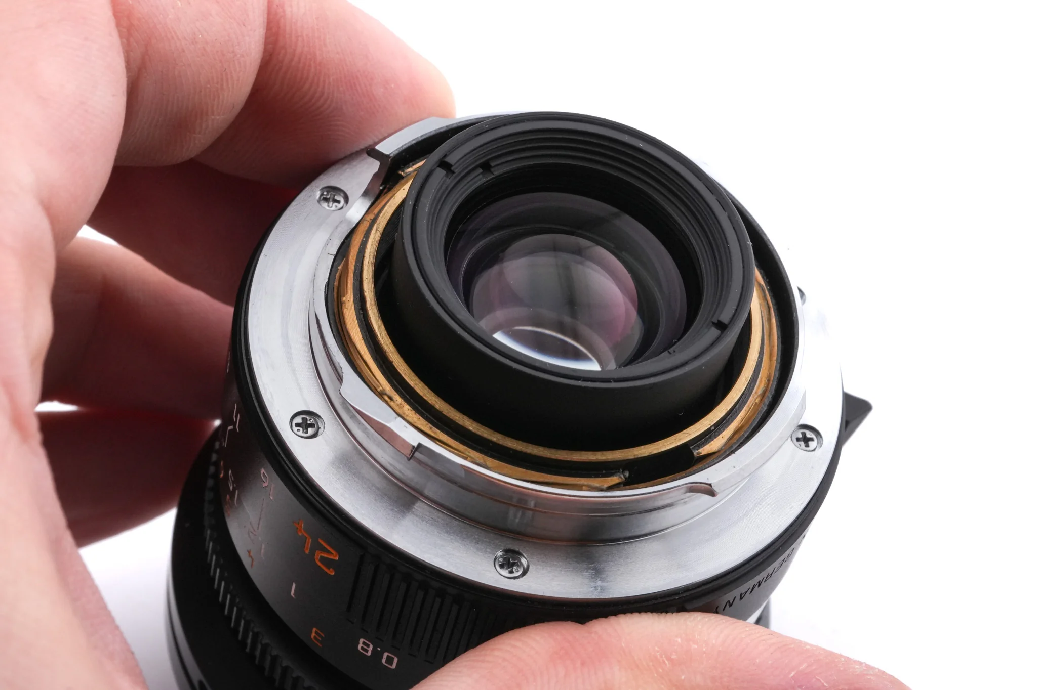 Leica 24mm f2.8 Elmarit-M ASPH. (Black, 11878) + Lens Hood (21mm f2.8 / 24mm f2.8 / 28-35-50mm f4) (12592) - Image 6