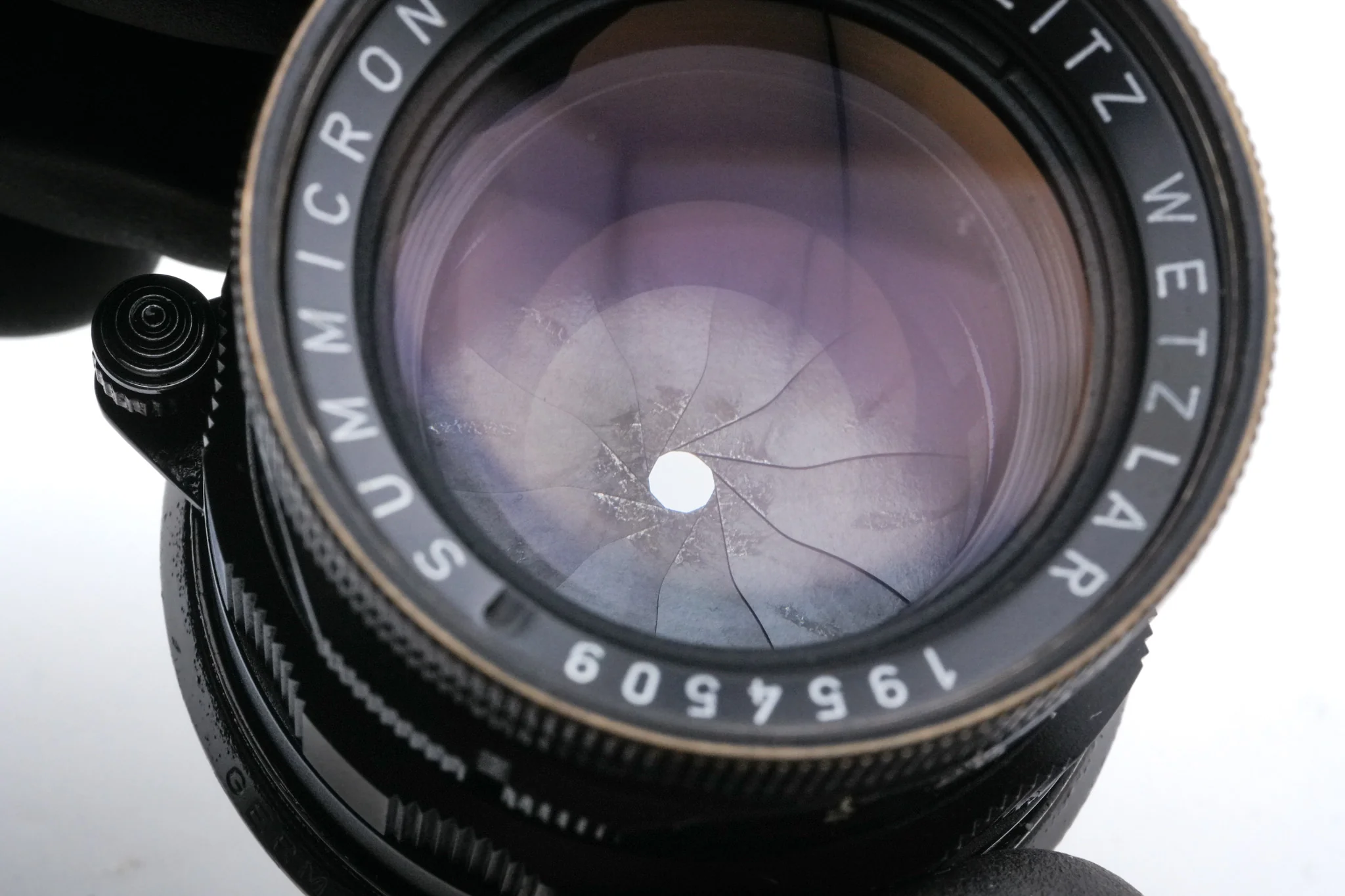 Leica 50mm f2 Summicron (Type II) (Black Paint, 11117) + Lens Hood (35/50mm f2-3.5) (IROOA / 12571) - Image 6