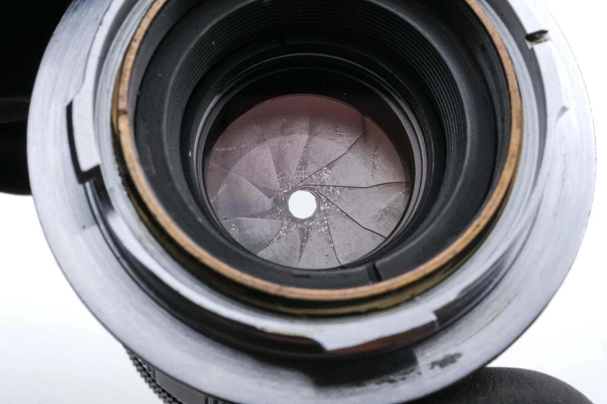 Leica 50mm f2 Summicron (Type II) (Black Paint, 11117) + Lens Hood (35/50mm f2-3.5) (IROOA / 12571) - Image 8