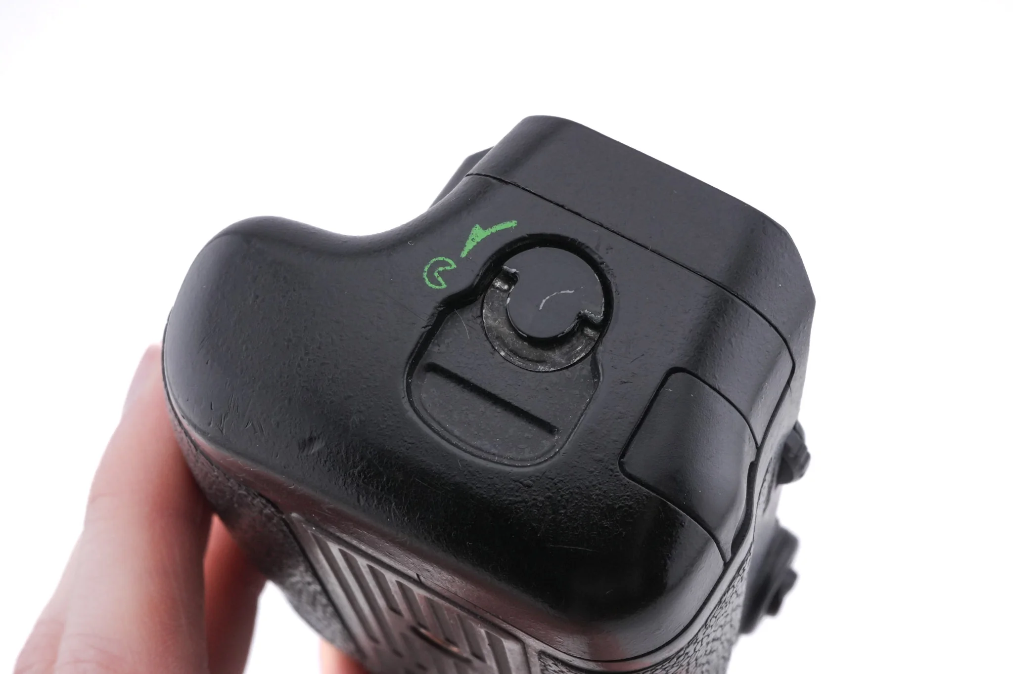 Nikon MB-D16 Multi-Power Battery Pack - Image 4