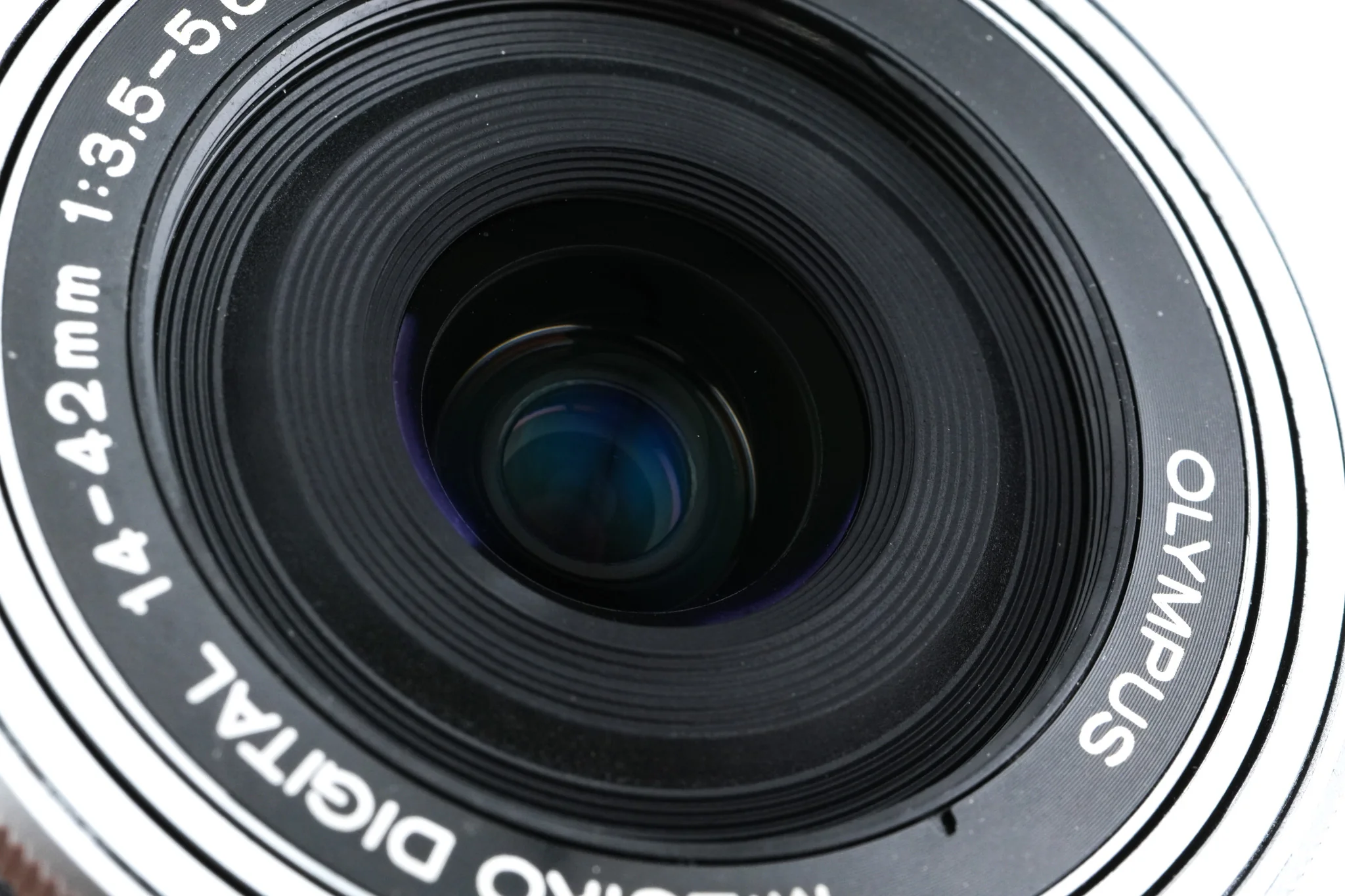 Olympus 14-42mm f3.5-5.6 M.Zuiko Digital EZ ED MSC - Image 3