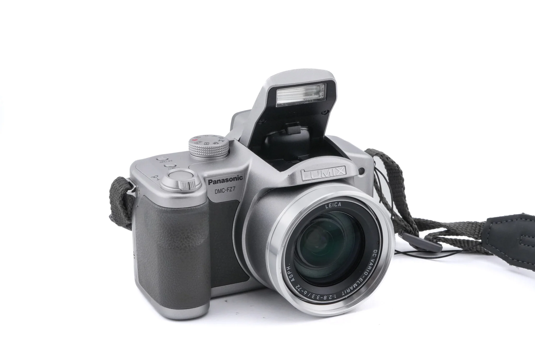 Panasonic Lumix DMC-FZ7 - Image 2