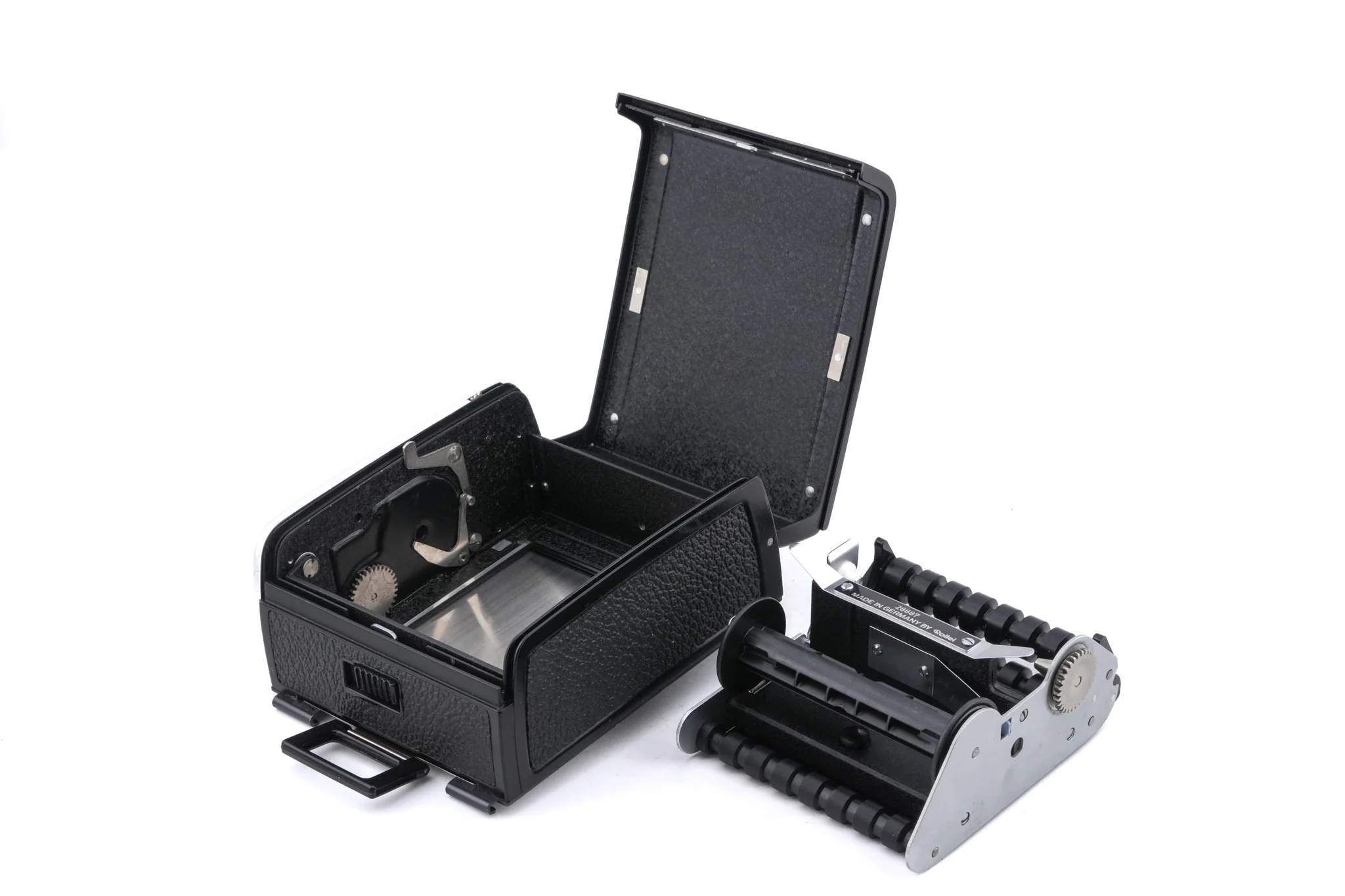 Rollei SL66 + Waist Level Finder + 80mm f2.8 Planar  + 6x6 Film Back - Image 12