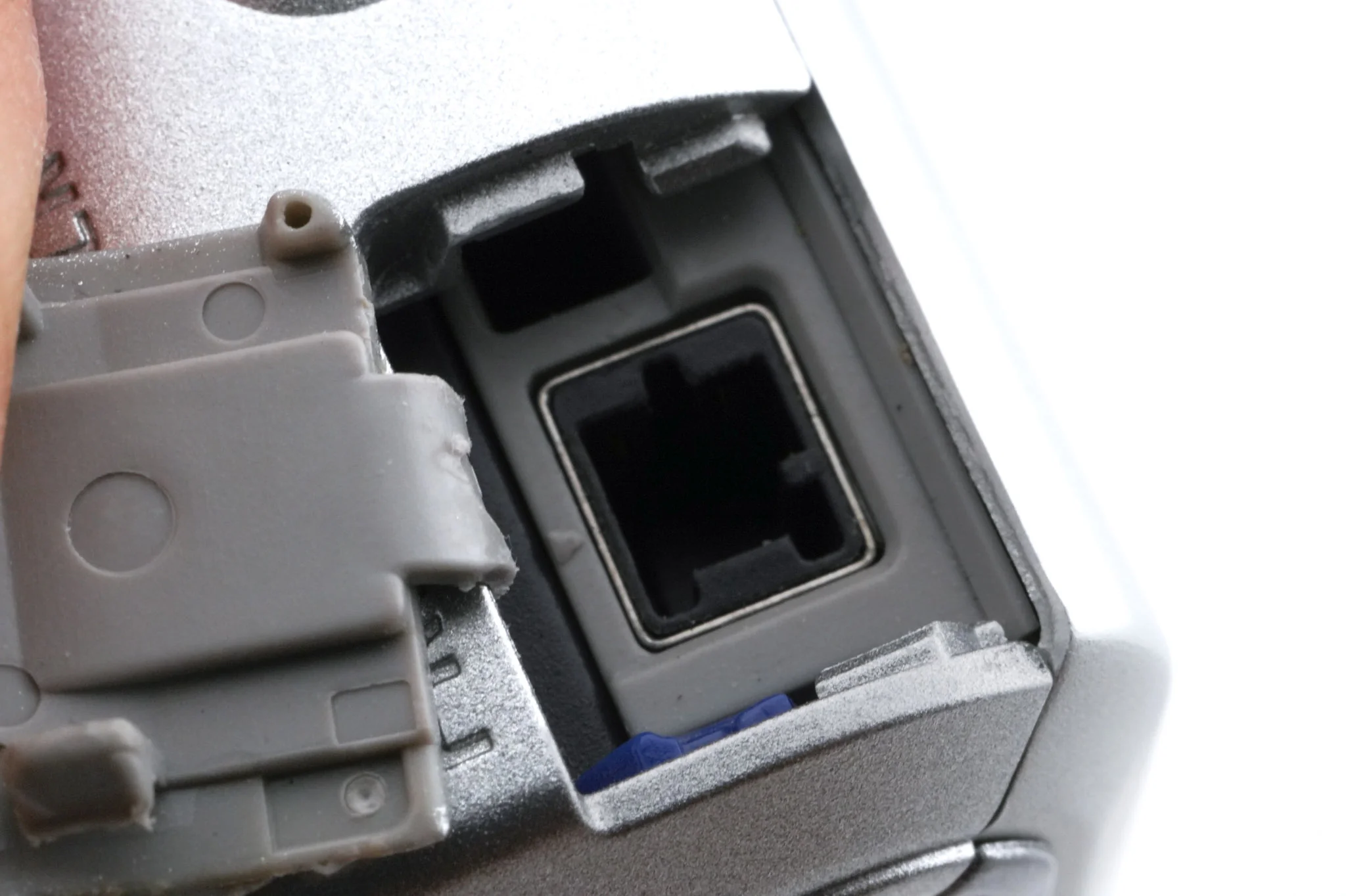 Sony  Cyber-Shot DSC-P200 - Image 6