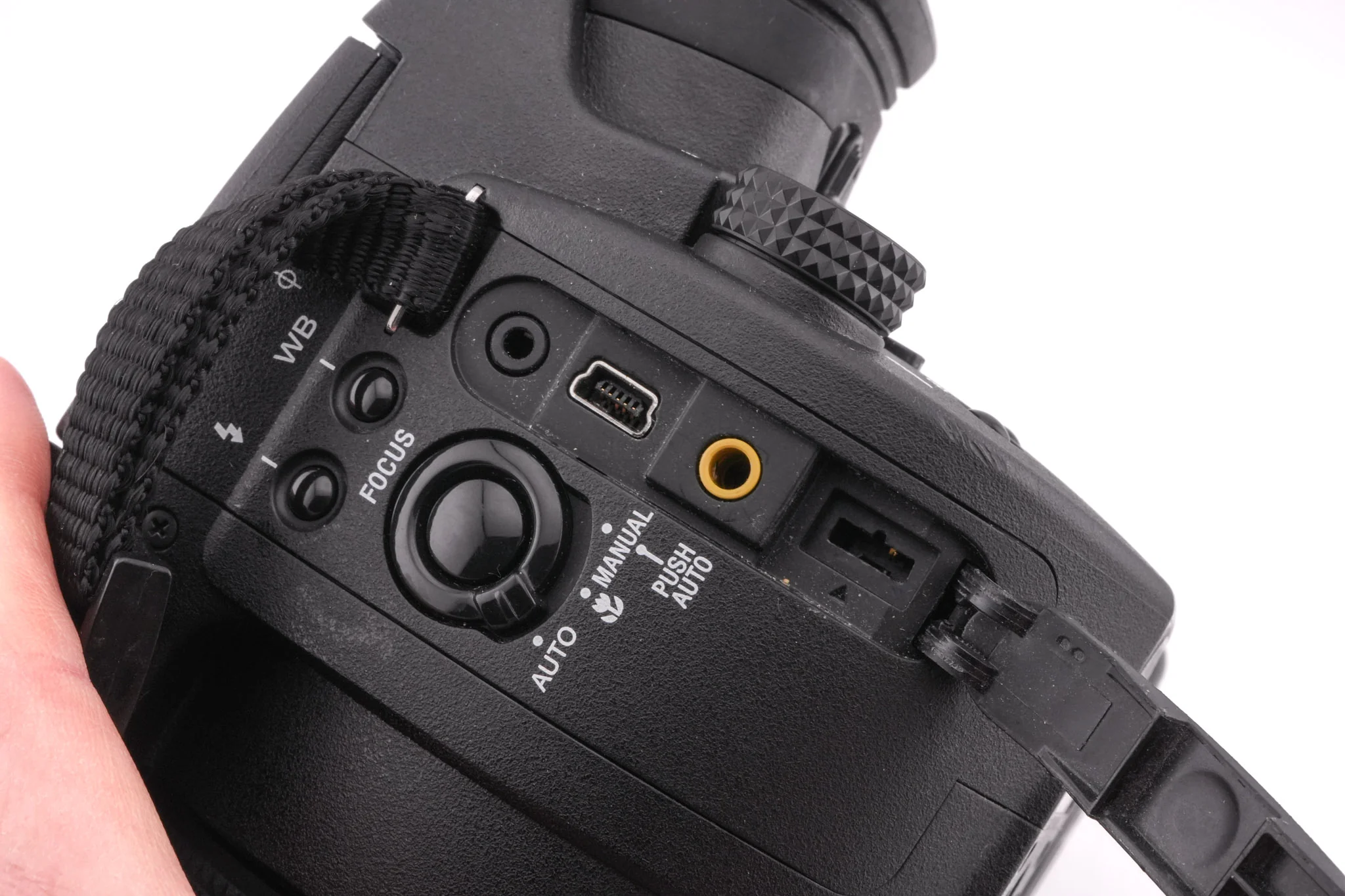 Sony Cyber-Shot DSC-R1 - Image 9